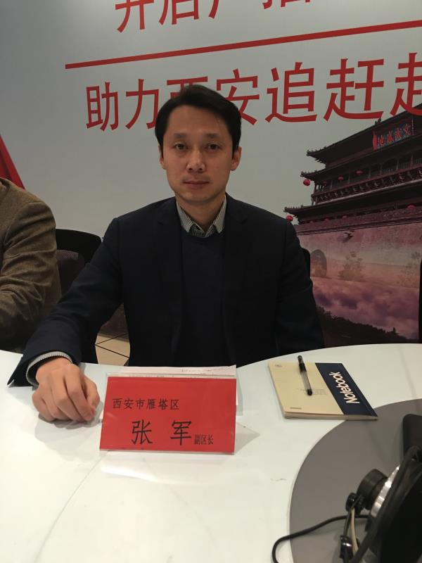 作为带队领导,雁塔区政府副区长张军回应,堵塞消防通道停放车辆反映的